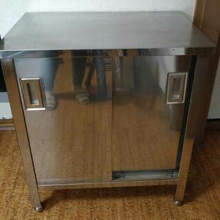 【販売中】扉付き調理作業台　状態良い　ステンレス作業機器　業務用...