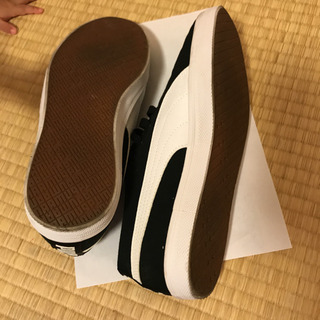 PUMAスニーカー 25.5cmの画像