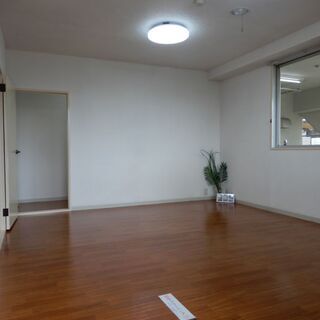 1階の事務所・店舗・倉庫出ました！建築、設計、設備、リフォーム、工務店、内装・外装、工事業者様等に最適((^^♪勿論、他業種（物販、サービス等）様も大歓迎♪ - 朝霞市