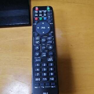 19型テレビとサウンドシステムの画像