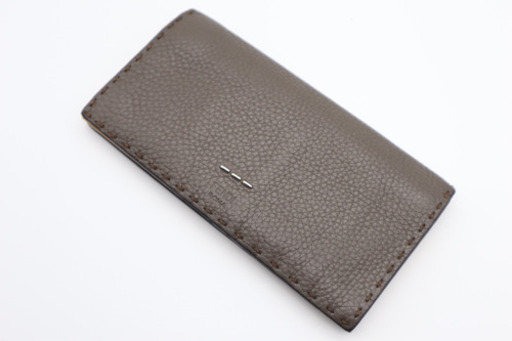 《FENDI/二つ折り長財布 セレリア》ABランク 美品 箱 袋 冊子 レザー