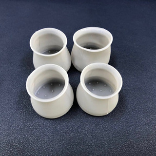 【新品】椅子脚カバー シリコン製 4個セット　滑り止め 防音対策　水洗い可 多サイズ対応　床傷防止 簡単取付 家具保護 角脚 丸脚兼用の画像