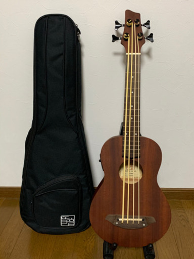 美品　音音 ウクレレベース