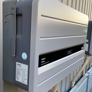 【つくば市吾妻】オムロン 太陽光発電用5.5kWパワーコンディショナーKP55M-J4売ります 1〜3台 OMRONパワコン　中古ですが前面パネル新品 条件により取付無料　ソーラーの画像