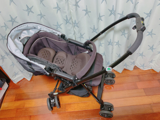 コンビ　ベビーカー　メチャカルハンディ　オート4キャス