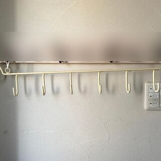 ZAKKA 雑貨あれこれ アイアンフック ガラスビン バスケット 木箱 ミニ椅子などの画像