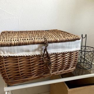 ZAKKA 雑貨あれこれ アイアンフック ガラスビン バスケット 木箱 ミニ椅子などの画像