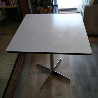 ダイニングテーブル　傷有り