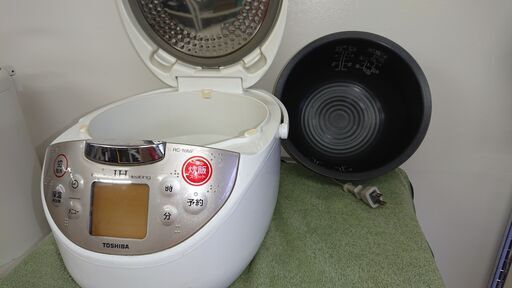 東芝 IH炊飯器 5合炊き 美品 配達サービス