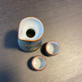 徳利と猪口のセットの画像