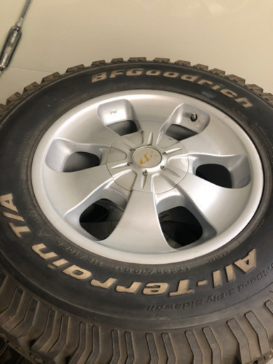 265/70R17スパイクタイヤバリ溝ホイール付き❣️プラド　ハイラックスサーフ等に