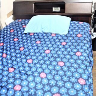 セミダブルベッド差し上げます。