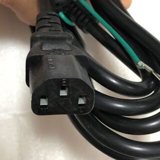 電源ケーブル 3ピンソケット(メス)⇔2ピンプラグ(オス)2m　アース線付きの画像