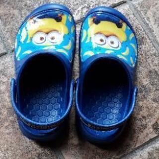 ミニオンズのcrocs風サンダル