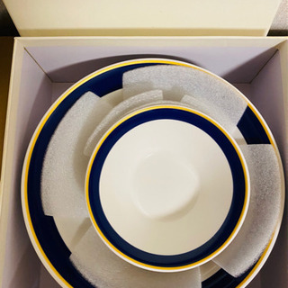 シンプルな食器セットの画像