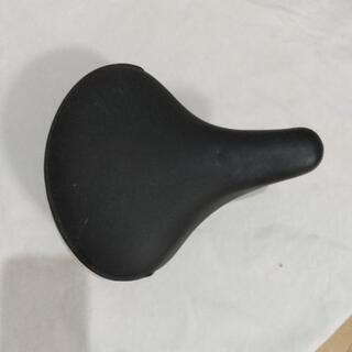 自転車  サドル  黒  錆びあり