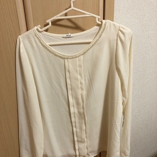 Honeys購入、綺麗めトップスL