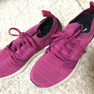 Pumas ランニングシューズ　パープル系
