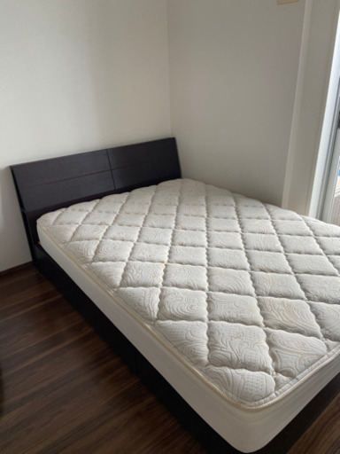 リビングハウス　ダブルベッド　マットレス付き