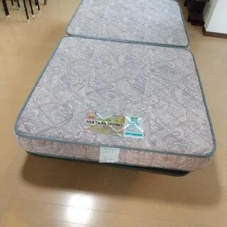 新品同様、折り畳みベッド