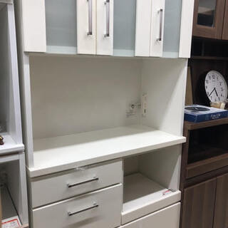 取引中　GM132　キッチンボード　白　しろ　ホワイト　幅８８㎝　高１８０㎝　完成品　引き出し　食器棚オシャレ　おしゃれ　キッチン収納　レンジ台　スライド棚　1人暮らし　２人暮らし　リサイクルショップ　ケイラック朝霞田島店　朝霞　志木　和光　新座　入間　富士見　ふじみ野　さいたま市　練馬　板橋　東久留米　三芳　戸田　蕨　所沢　川口　清瀬