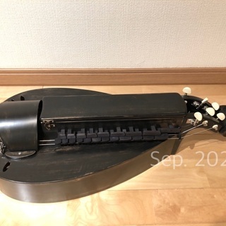 弦楽器　ハーディガーディ（専用ベルト、ケース、説明書付き）の画像