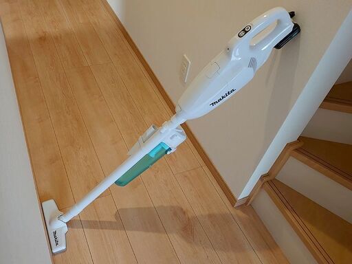 【売約御礼】【美品】makita マキタ コードレス サイクロン 掃除機  CL107