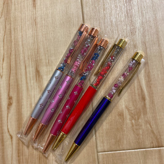 プリザーブドフラワーとハーバリウムの画像