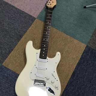 ストラトキャスタータイプのエレキギター　中古