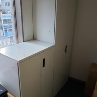 キャビネット(大・小)複数あり
