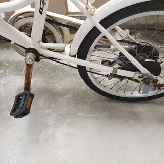 折り畳み自転車の画像