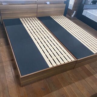 シングル2台つなげて2メートル×2メートル！キングサイズ（1.8ｍ）より大きい！マットレス付きで44800円で販売します！の画像