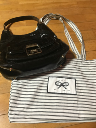 ANYA HINDMARCH アニヤハインドマーチ　エナメルバッグ