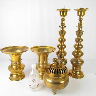 V071・【超特大】希少 仏具セット 仏具用具 花瓶 獅子 木箱付き 燭台 お寺 真鍮 寺院 銅 香炉 お鈴 仏壇 金 工芸 寺 まとめ 神具 法事 法要の画像