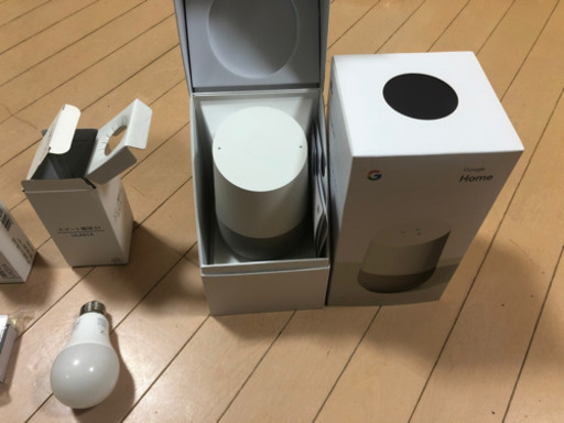 値下げ致します。Google  Home本体と写真のデバイスのセットです。