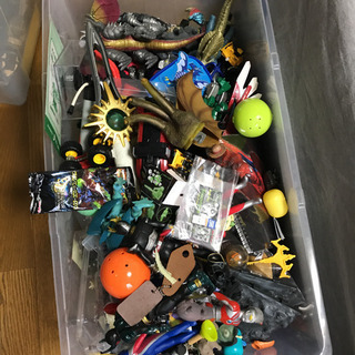おもちゃ　大量の画像