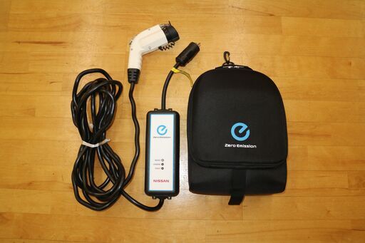 日産リーフ　純正充電ケーブルと純正収納パック