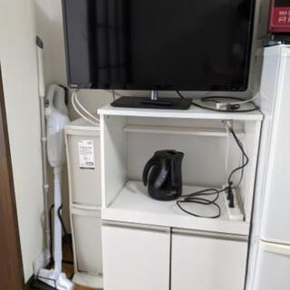 テレビ、電子ケトル、食器棚セットであげますの画像