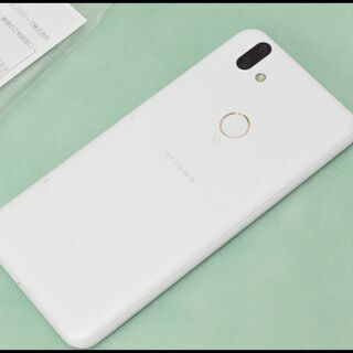 未使用 SIMフリー arrows M05 ホワイト 白 アローズ 富士通 FUJITSU 防水 防塵 おサイフケータイ