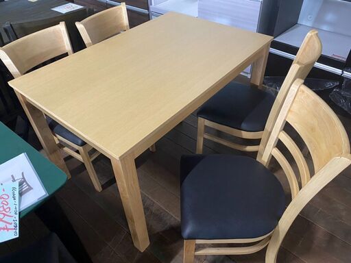 新品食卓セット！5点で19800円！背もたれも丸みを帯びてオシャレにみえます！通常39800円です世ー！