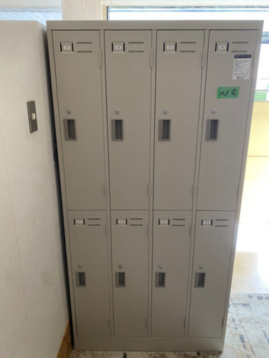 コクヨ 8人用ロッカー ④