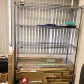 スチールラックを取りに来ていただける方に無料で差し上げます。