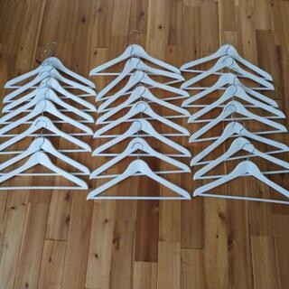 IKEA　木製　白ハンガーの画像