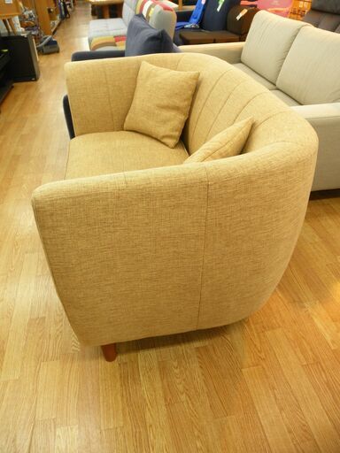 2人掛けソファ クッション×2付き コンパクトソファ イエロー系 からし色 幅130㎝　西岡店