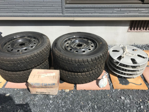 スタッドレス、ホイールカバー、チェーン2セット(未使用)