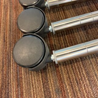 ホームエレクターメタルラックポスト450mmとキャスター50mmの画像