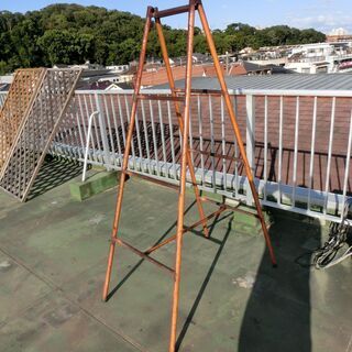 鉄製脚立　まだまだ使えそうです。