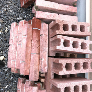 軽量カラーブロック、レンガ調花壇ブロックの画像