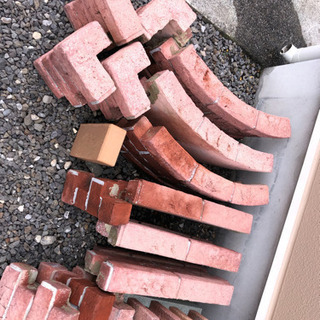 軽量カラーブロック、レンガ調花壇ブロックの画像