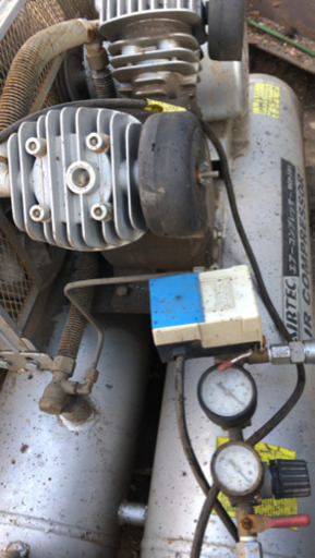 100Vコンプレッサー